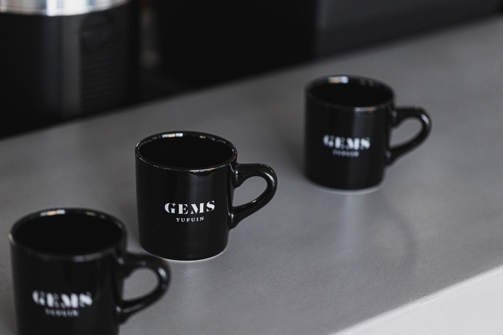 Gems Yufuin Hotel And Spa Cafe Bar חדר תמונה